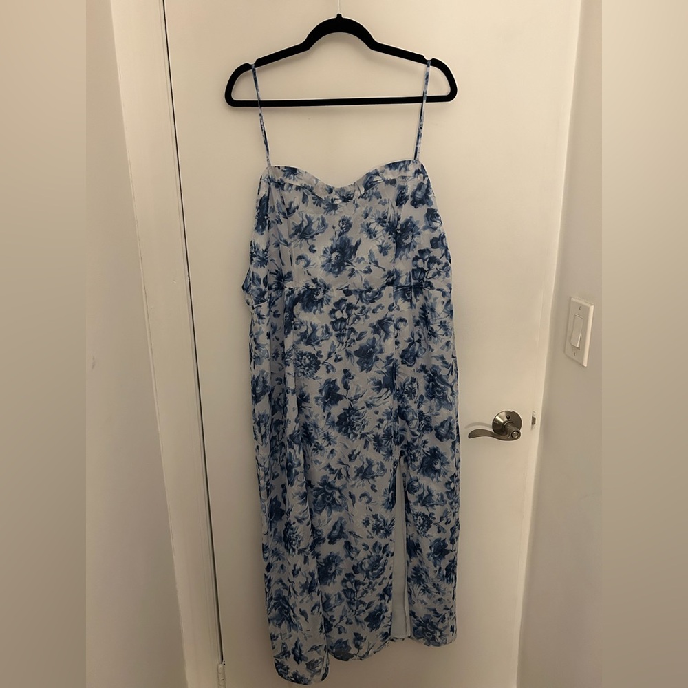 Floral Blue and White Spaghetti Strap Dress Abercrombie & Fitch NEW with tags on